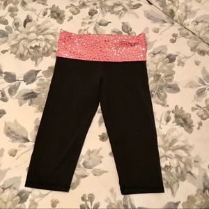 Victoria’s Secret PINK crop leggings